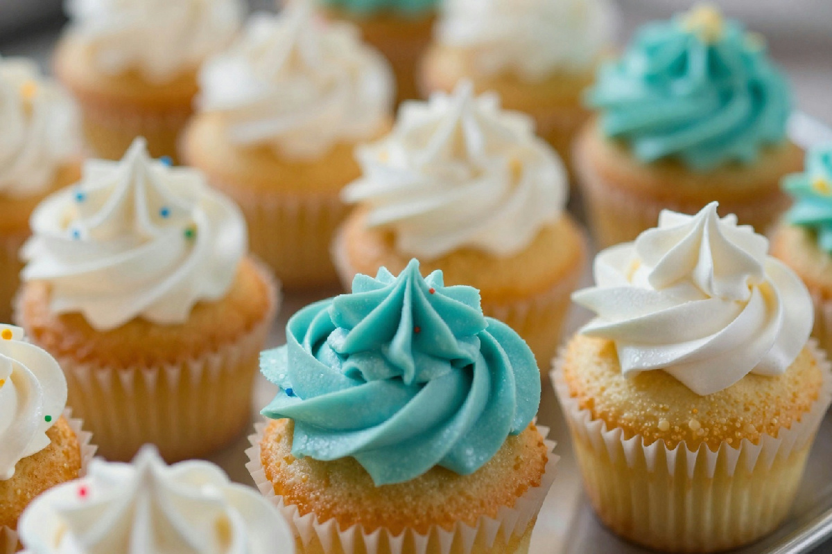 Crema al burro meringata: ricetta dettagliata per decorare torte e cupcakes in modo perfetto